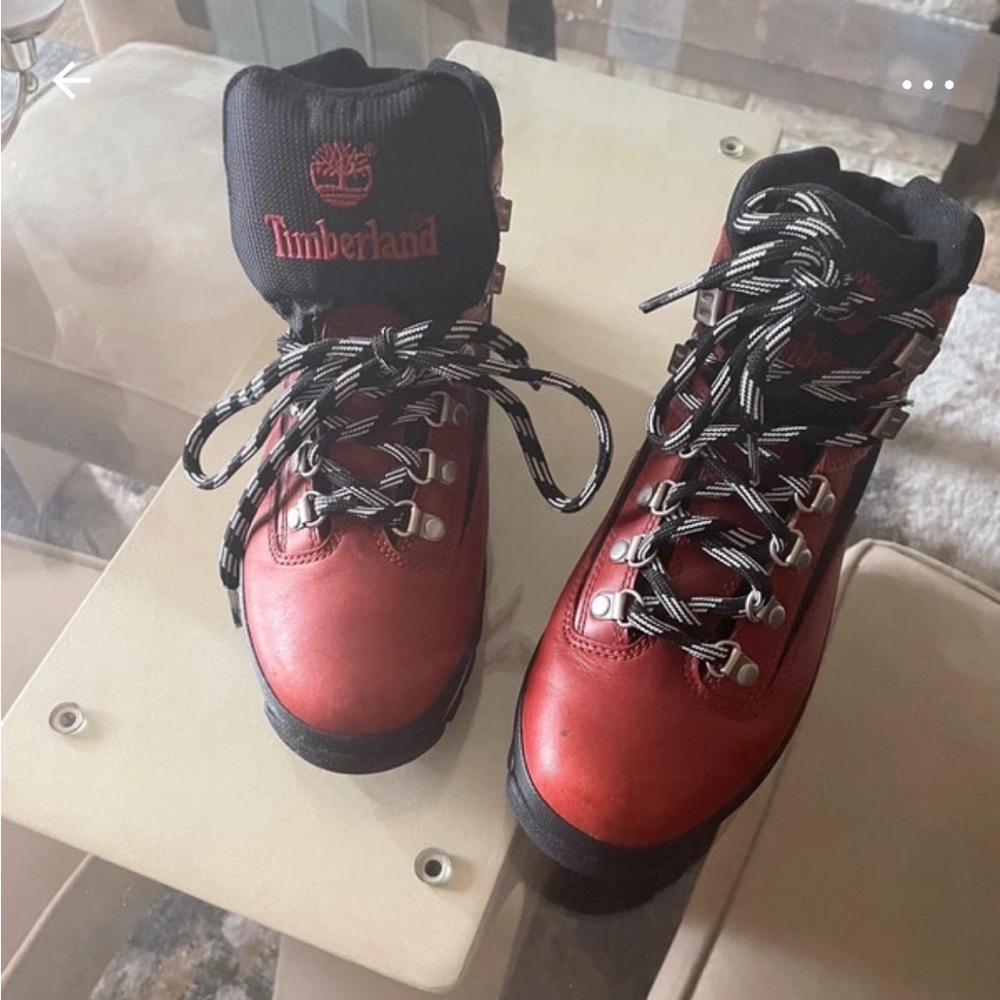 Boys Timberland hikers - no box